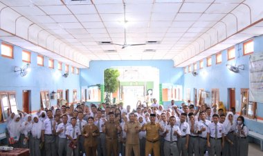 Plt Kepala Dinas Kominfo dan Informasi Menjadi Guru Tamu di SMK Negeri 1 Rantau Utara.