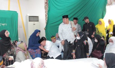 Bupati Labuhanbatu Melayat Kerumah Duka Almarhumah Hj. Ely Zarwati