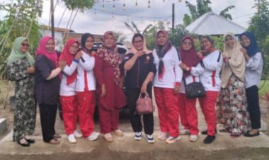 Kepsek SDN No. 105299 Marindal - I Mengadakan Silahturahmi