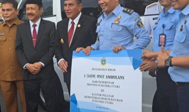 KA Rutan Kelas I Medan,Menerima Ambulance Dari Gubernur Sumut.