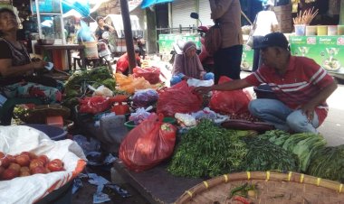 Menjelang Ramadan 1444 H Dodi Rikardo Sembiring, S. Sos Bacaleg DPRD Kota Medan dari Perindo Turun Langsung ke Pasar