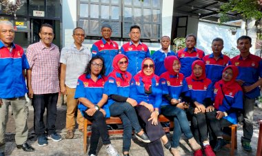 Ketua Umum DPP AJH Melakukan Pengukuhan Sekaligus Penyerahan SK Kepada Pengurus DPD AJH Kota Medan