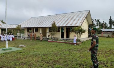 Tanamkan Kedisiplinan Dan Mental Kejuangan Satgas Yonif 122/TS Pos Pitewi Berikan Wawasan Kebangsaan Kepada Siswa-Siswi SDN Pitewi