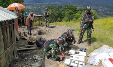 Merasa Bersaudara, Warga Pintu Jawa-Papua Mengadu ke Pos Satgas Mobile Raider 300