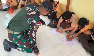 Ajarkan Kedisiplinan, Satgas Pamtas Yonarmed 10/ Bradjamusti Latih Pramuka di Perbatasan RI-Malaysia