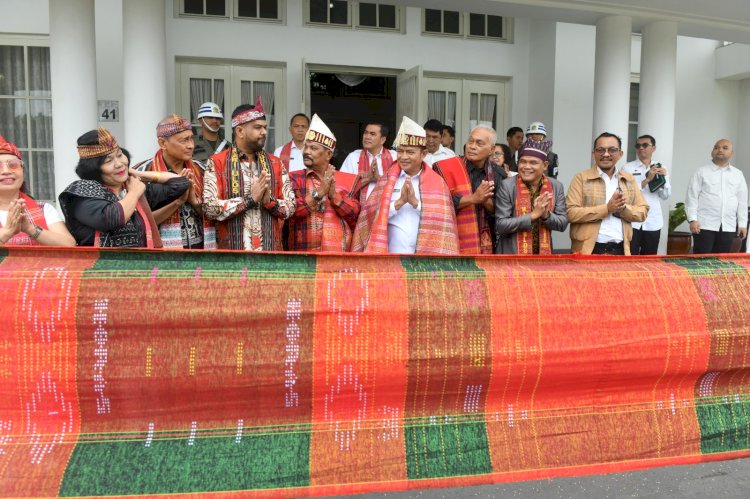 PJ Gubsu Hassanudin: Saya Bangga Ulos 1000 Meter ini Jika Dibawa ke Monas