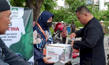 Relawan Ulil Albab Galang Dana Palestina Di Masjid