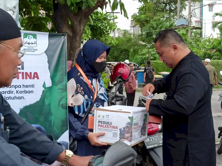 Relawan Ulil Albab Galang Dana Palestina Di Masjid