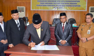 Rapat Paripurna Pembahasan R-APBD Kota Padangsidimpuan TA. 2024