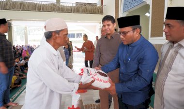 Penjabat Walikota Hadiri Penyaluran 350 Paket Sembako & Santunan Anak Yatim