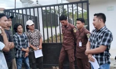 Soroti Kualitas Mobiler Sekolah di Tapsel, Mahasiswa Minta Kejari Bertindak