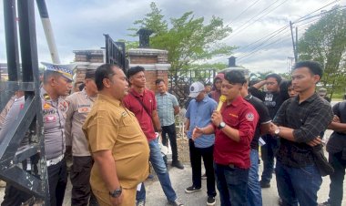 Tak Acuh Terkait Hak Masyarakat, Bupati Paluta di Demo