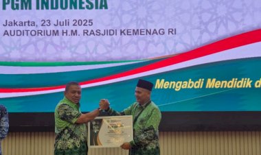 Ketua DPC Partai Demokrat Kota Medan H. Iswanda Nanda Ramli, SE Terima PGM Award 2025 dari Kementerian Agama