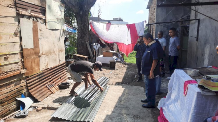 Mengadu Rumah Rusak Akibat Puting Beliung Ketua Fraksi Partai Demokrat Iswanda Ramli Beri Bantuan