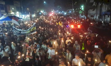 Hujan Turun Tak Mengurangi Antusias, Lebih dari 7 Ribu Peserta Pawai Obor Sambut Ramadan 1447 H